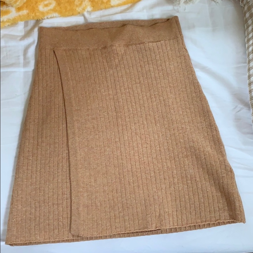 Tight fitting A-lined skirt